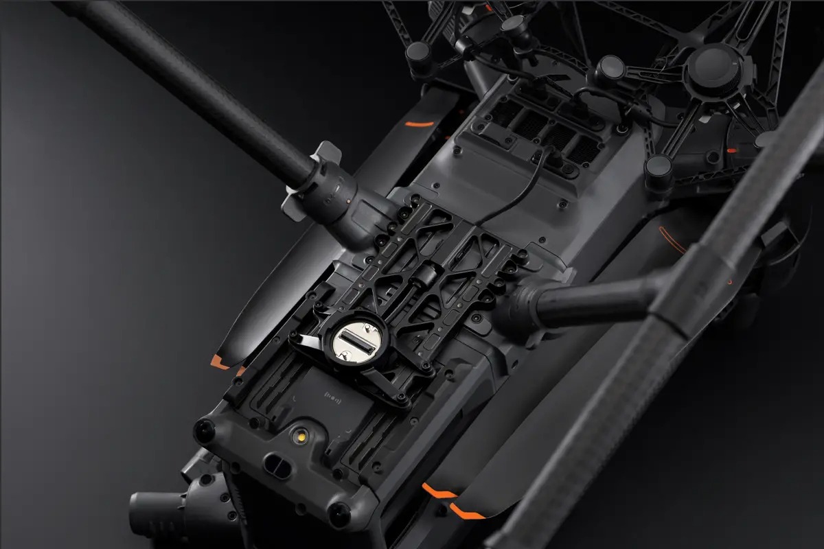 DJI Matrice 400 서드 짐벌 커넥터
